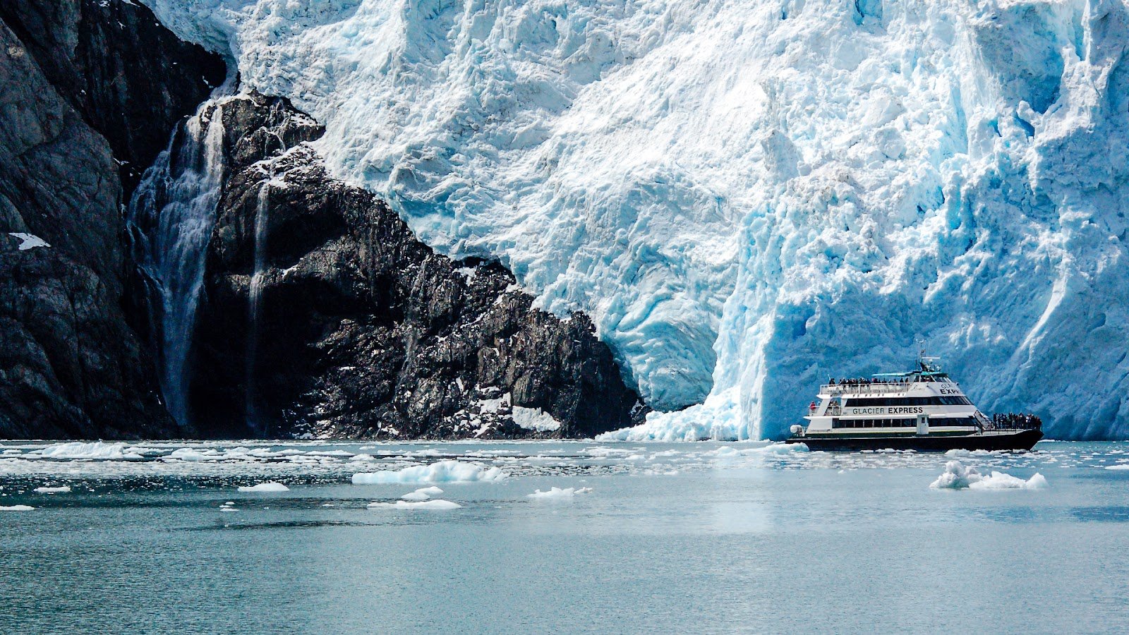 A cruise ship in Glacier Bay