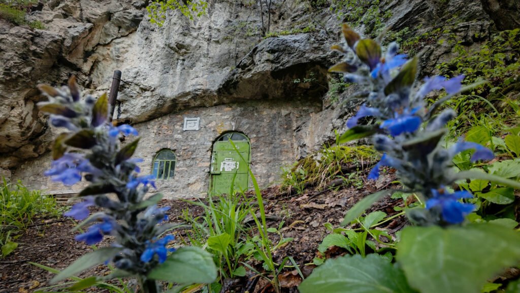 Cave lodge